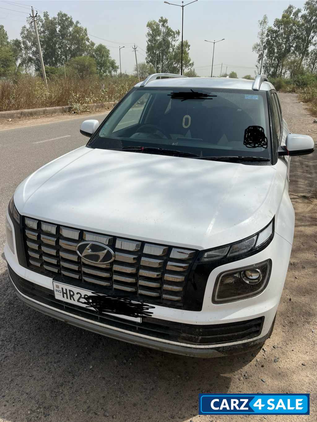 White Hyundai Venue S(0) 1.2 petrol