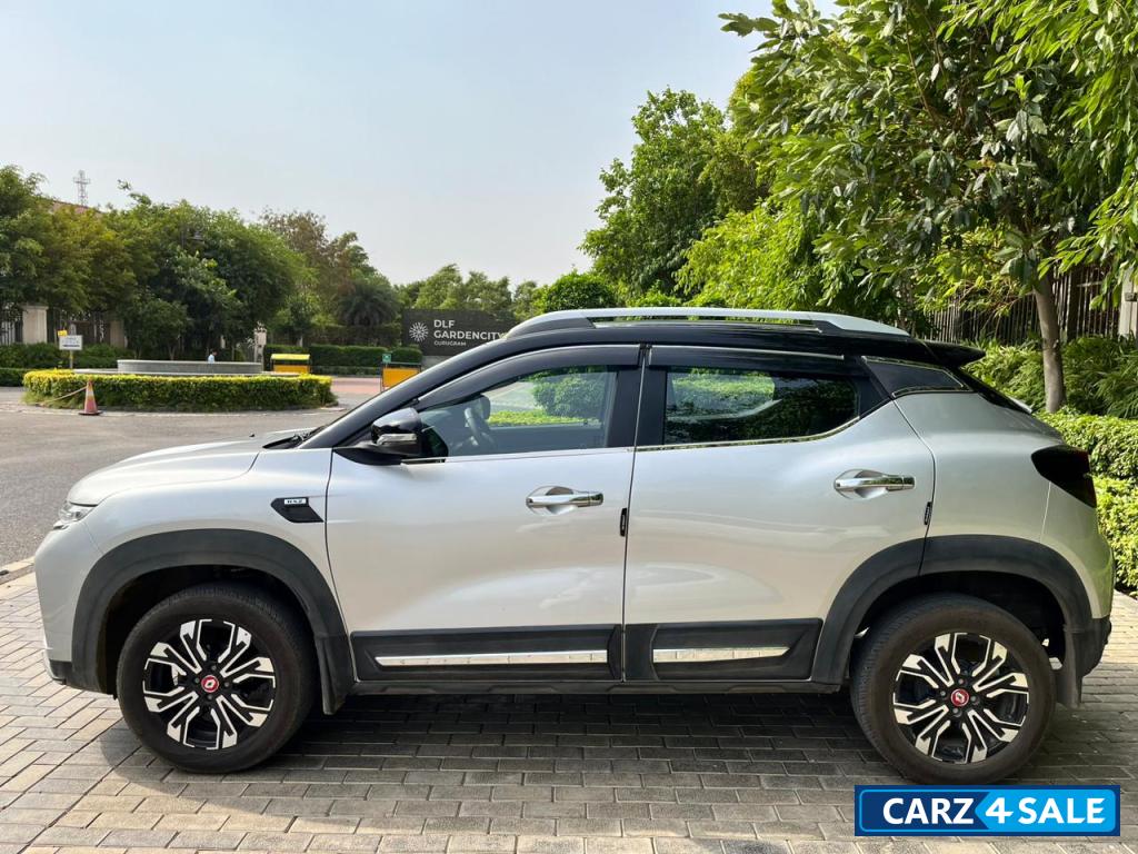 Dual-tone: Grey Body, Black Ro Renault Kiger RXZ Turbo CVT 1.0 Dual Tone Automatic Top Model