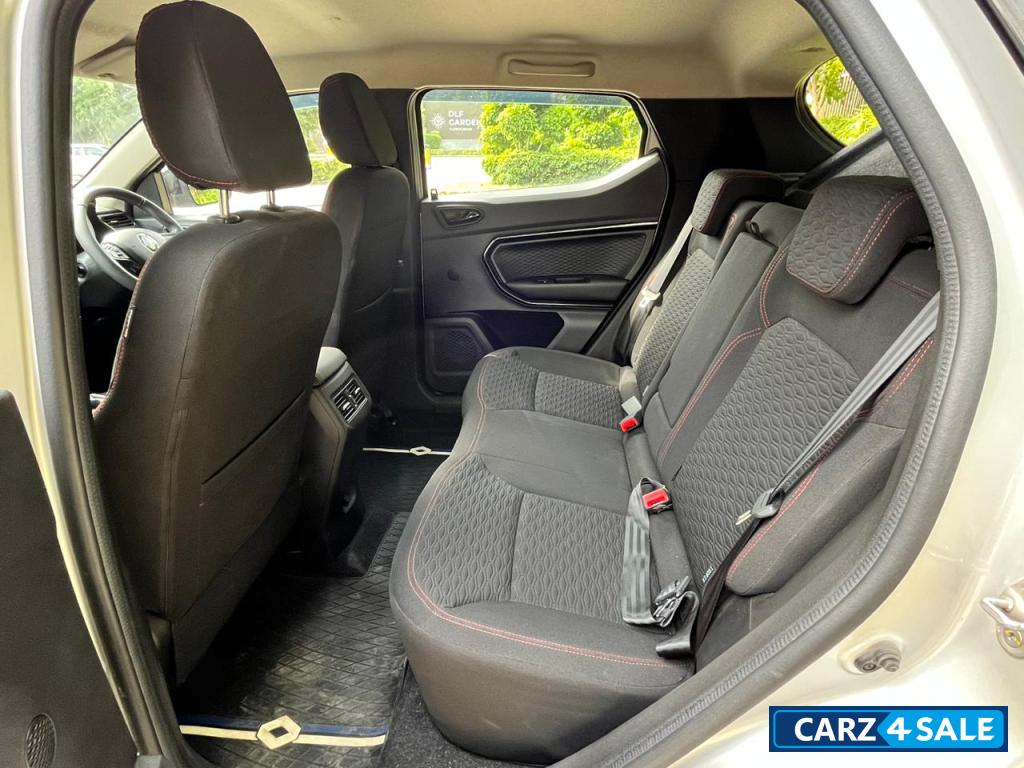 Dual-tone: Grey Body, Black Ro Renault Kiger RXZ Turbo CVT 1.0 Dual Tone Automatic Top Model