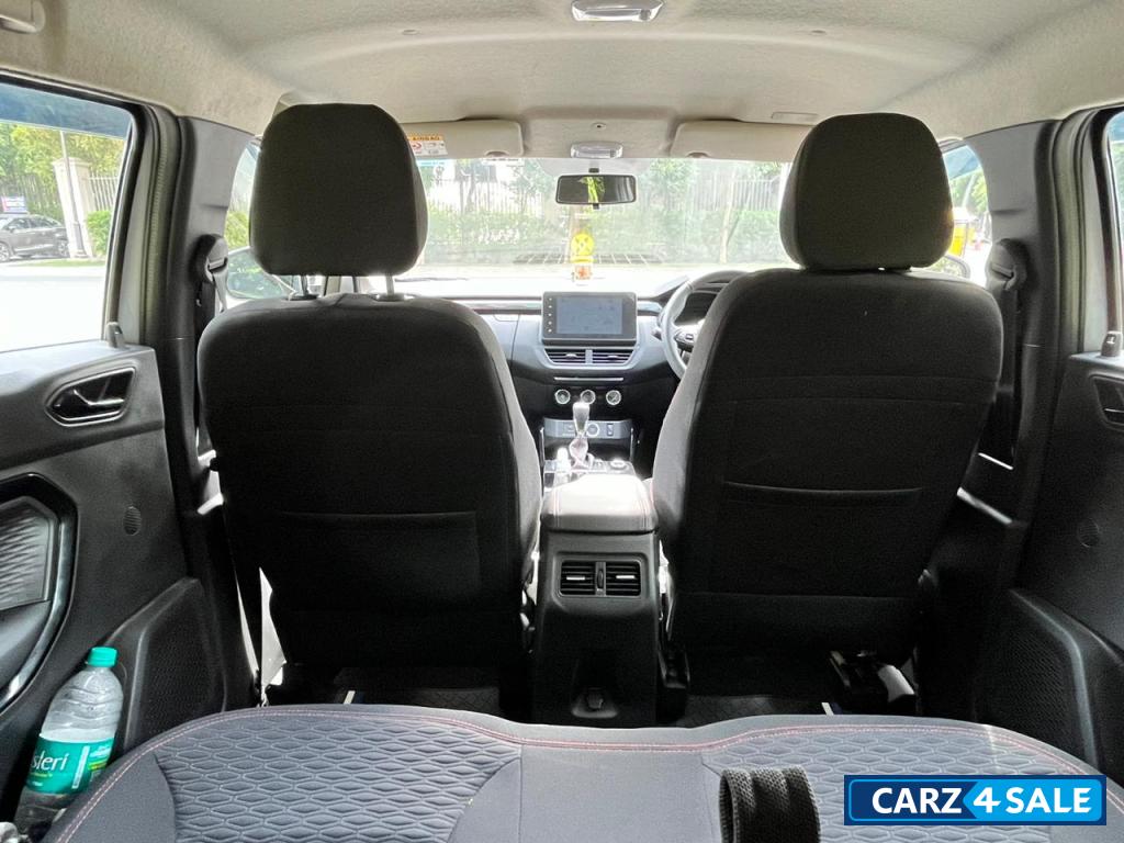 Dual-tone: Grey Body, Black Ro Renault Kiger RXZ Turbo CVT 1.0 Dual Tone Automatic Top Model