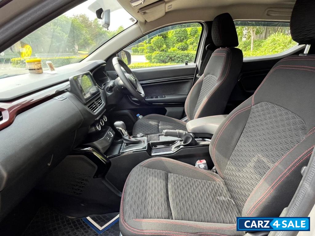 Dual-tone: Grey Body, Black Ro Renault Kiger RXZ Turbo CVT 1.0 Dual Tone Automatic Top Model