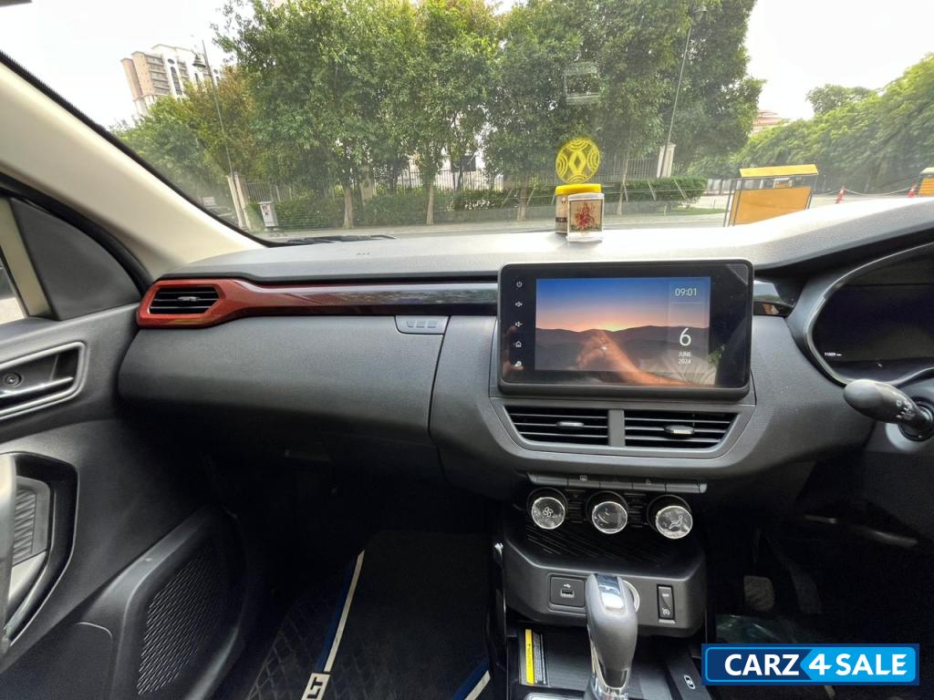 Dual-tone: Grey Body, Black Ro Renault Kiger RXZ Turbo CVT 1.0 Dual Tone Automatic Top Model