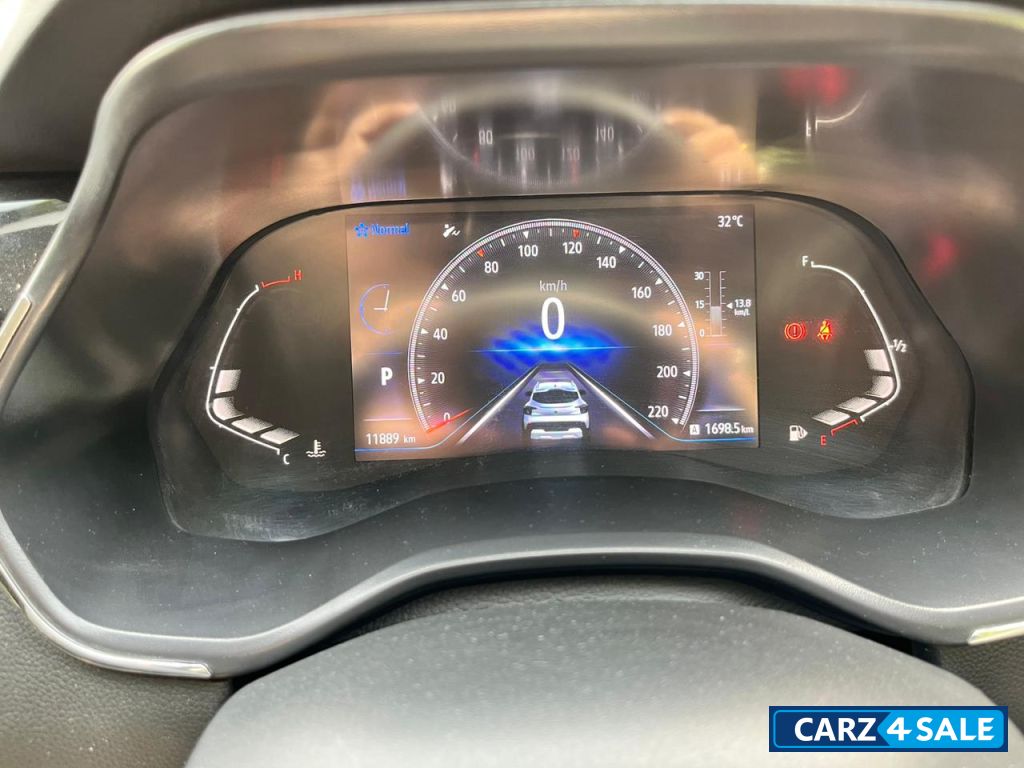 Dual-tone: Grey Body, Black Ro Renault Kiger RXZ Turbo CVT 1.0 Dual Tone Automatic Top Model