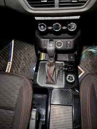 Dual-tone: Grey Body, Black Ro Renault Kiger RXZ Turbo CVT 1.0 Dual Tone Automatic Top Model