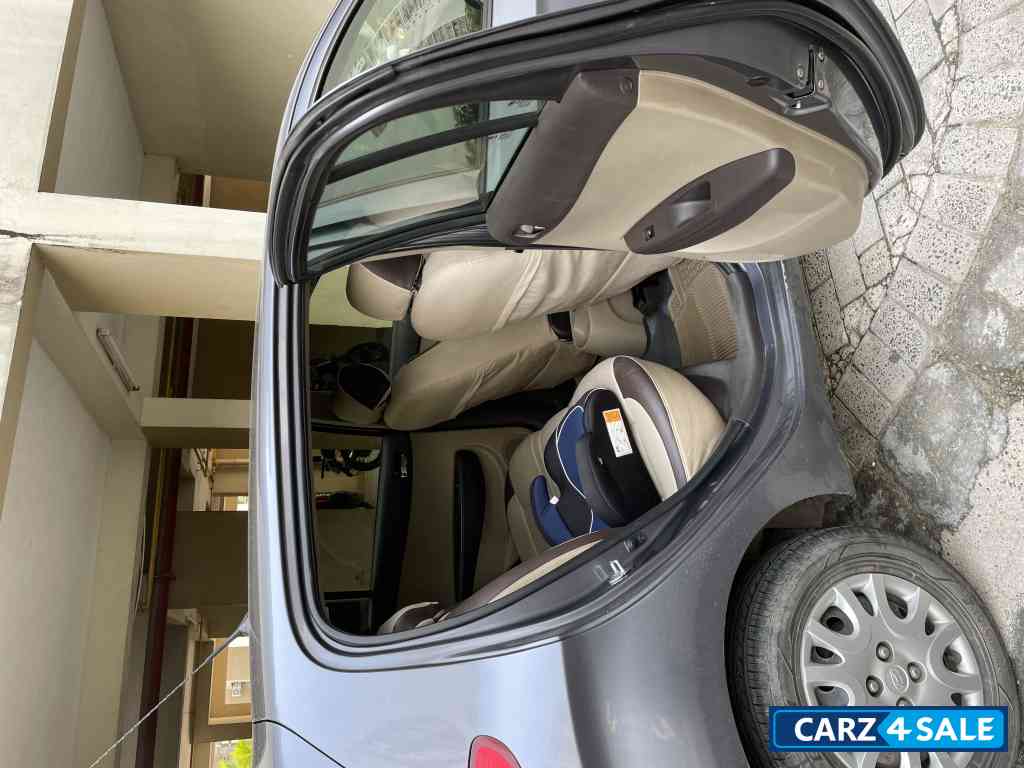 Dark Metallic Grey Hyundai i20 Magna