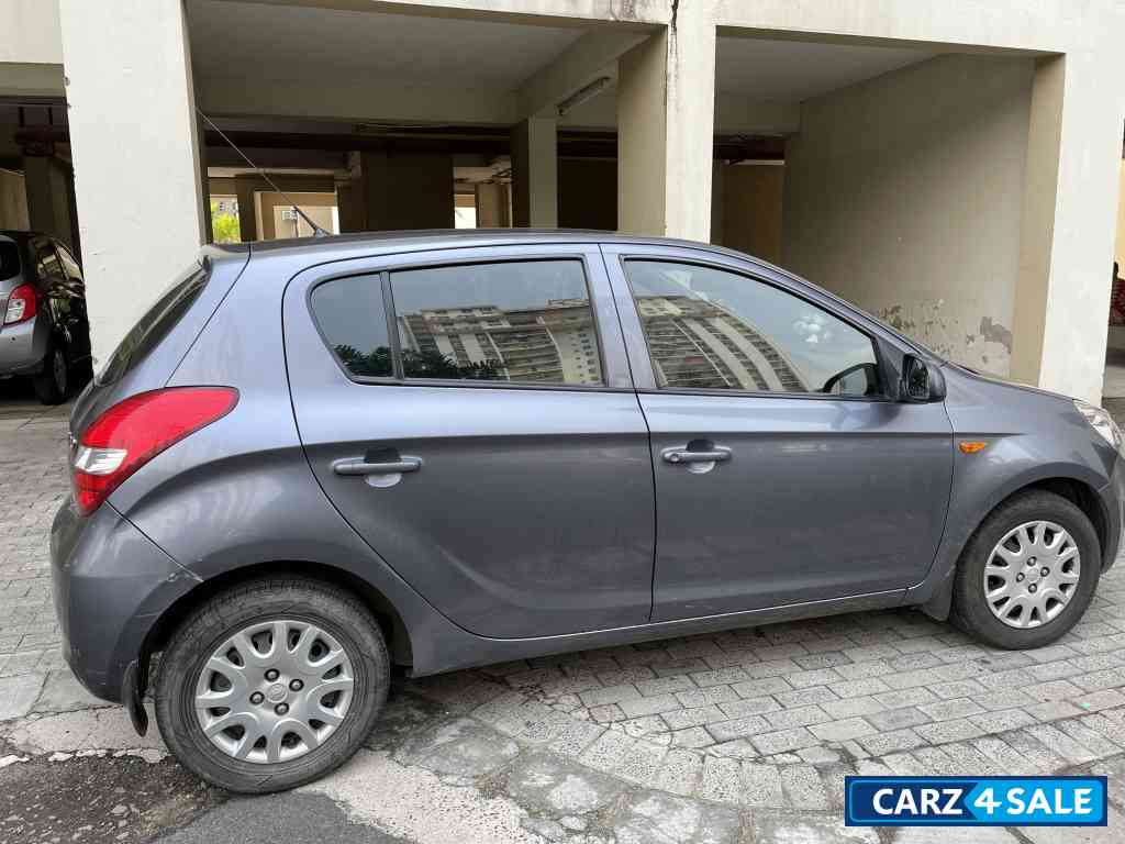 Dark Metallic Grey Hyundai i20 Magna