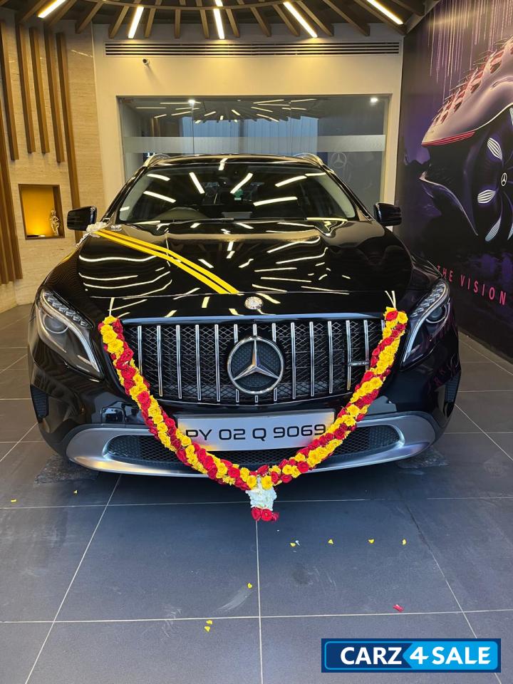Obsidian Black Mercedes-Benz GLA 200 CDI