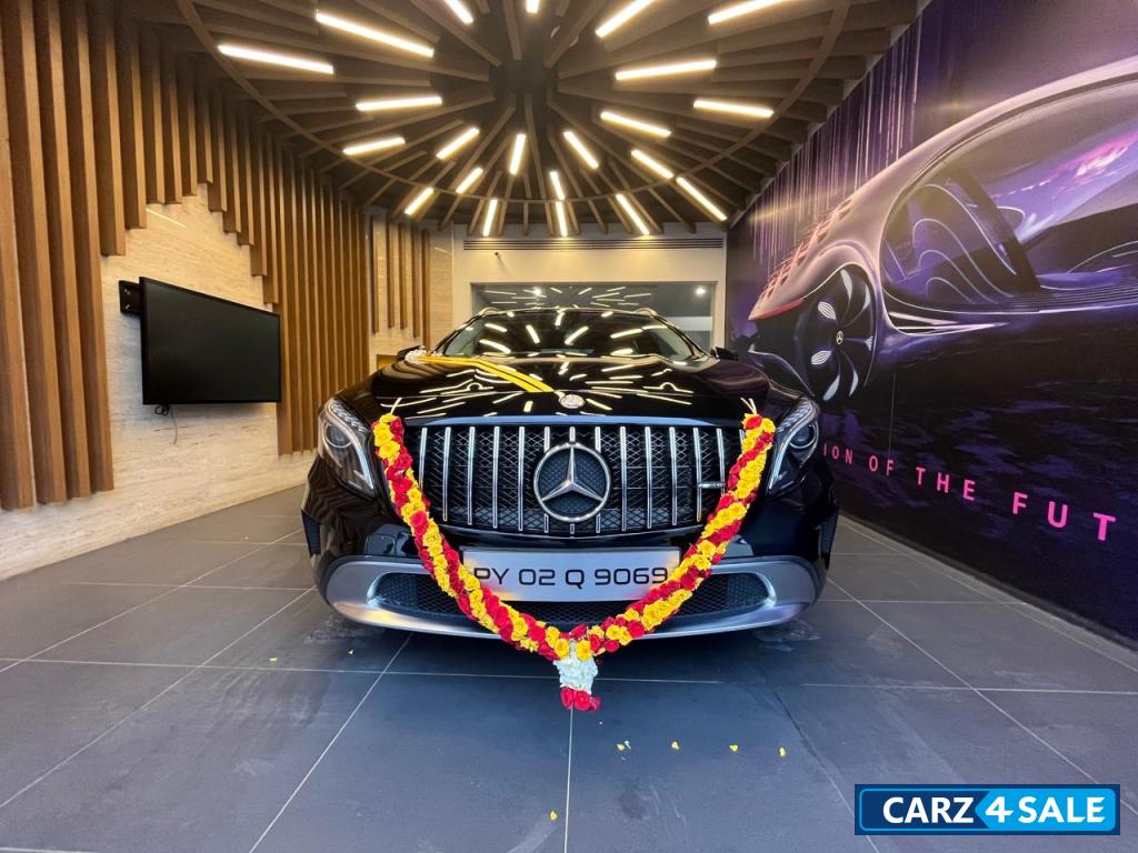 Obsidian Black Mercedes-Benz GLA 200 CDI