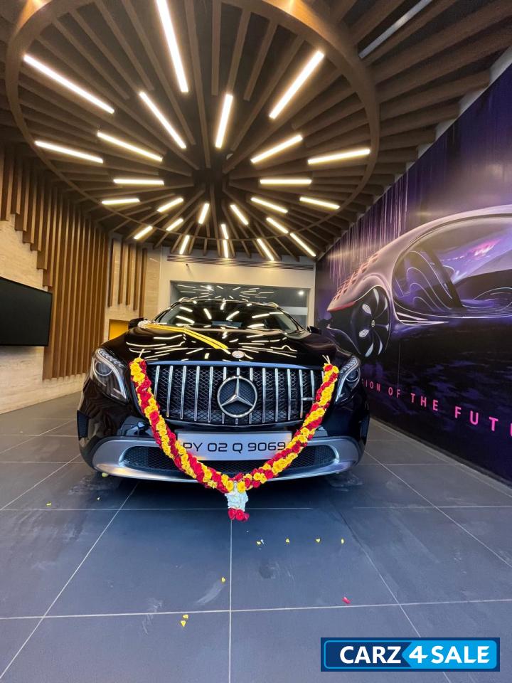 Obsidian Black Mercedes-Benz GLA 200 CDI