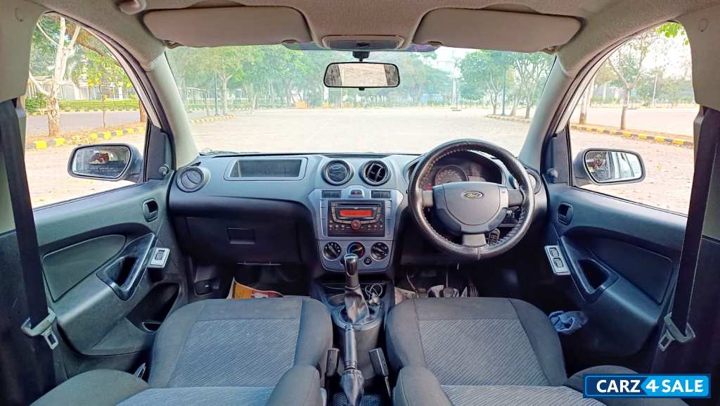 White Ford Figo Exi 1.4 diesel