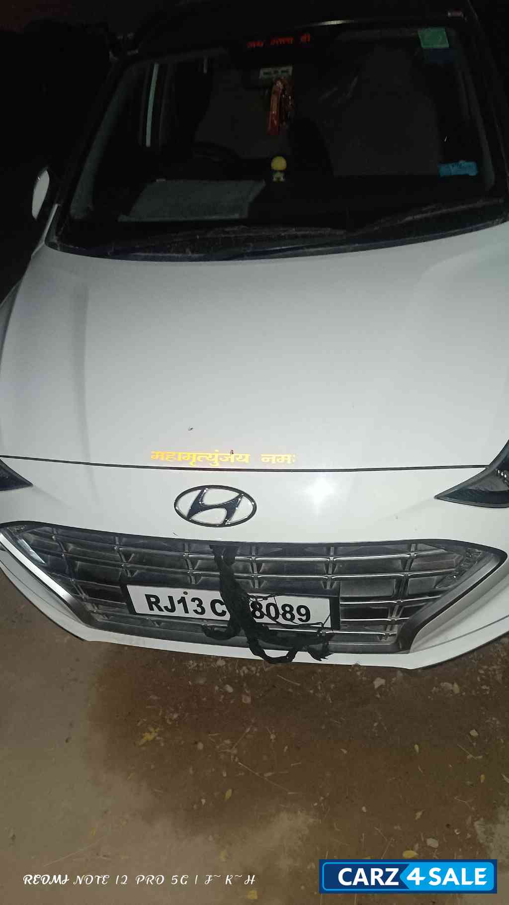 White Hyundai  Grand i 10 nios sports