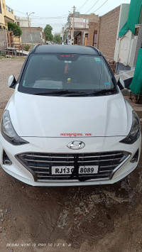 White Hyundai  Grand i 10 nios sports