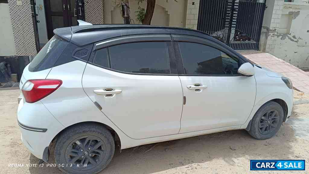 White Hyundai  Grand i 10 nios sports
