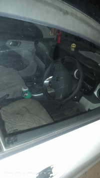 White Hyundai  Grand i 10 nios sports