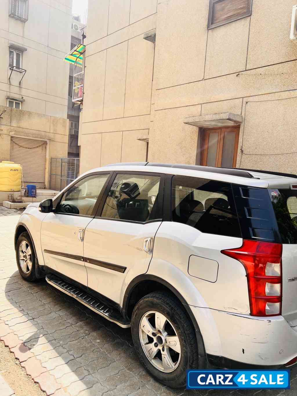 Mahindra XUV 500 W8