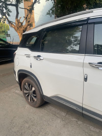White MG Hector HYBRID