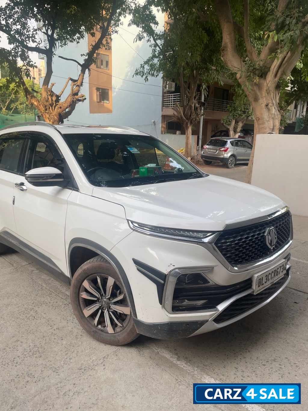 White MG Hector HYBRID