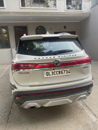 White MG Hector HYBRID
