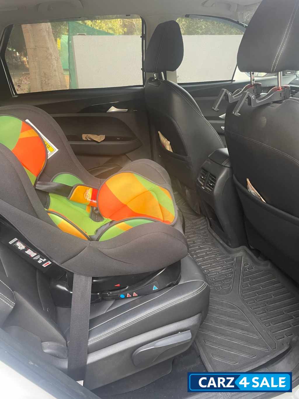 White MG Hector HYBRID