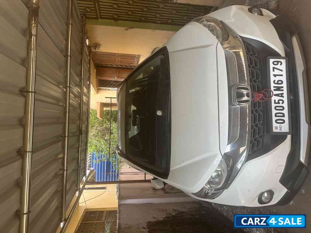 Pearl White Honda WR-V I-VTEC VX