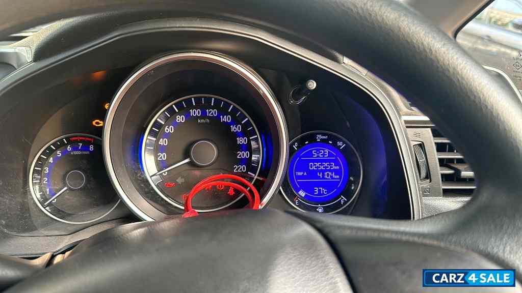 Pearl White Honda WR-V I-VTEC VX