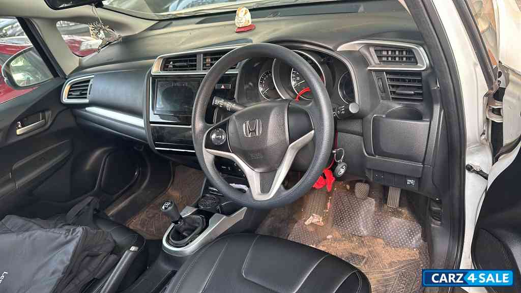 Pearl White Honda WR-V I-VTEC VX