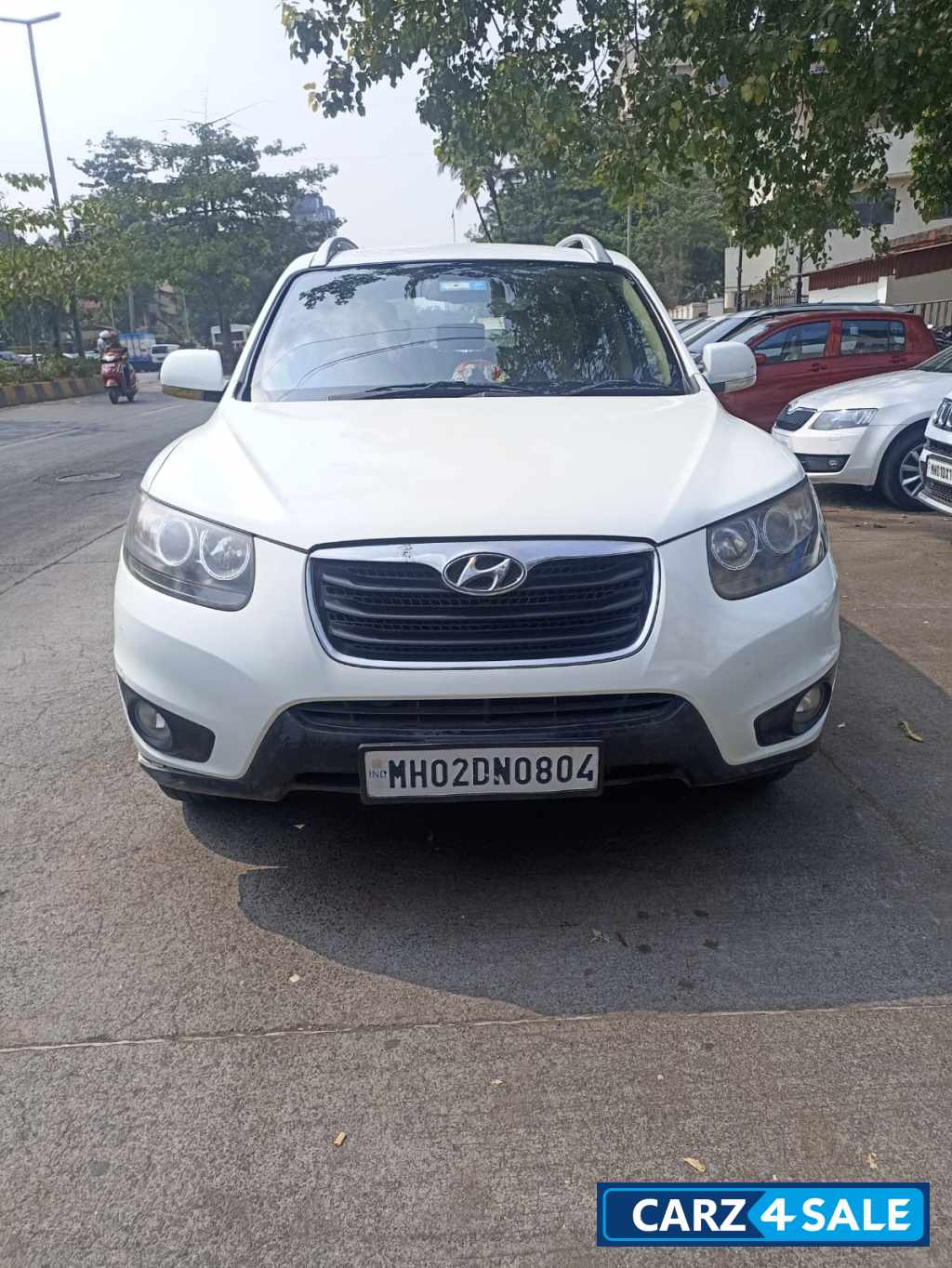 White Hyundai Santa Fe crdi 2 x 2 M.T