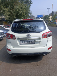 White Hyundai Santa Fe crdi 2 x 2 M.T