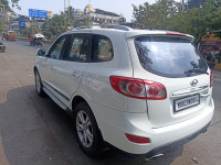 White Hyundai Santa Fe crdi 2 x 2 M.T