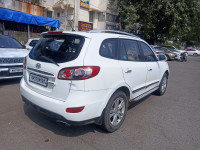White Hyundai Santa Fe crdi 2 x 2 M.T