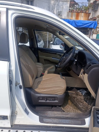 White Hyundai Santa Fe crdi 2 x 2 M.T