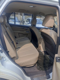 White Hyundai Santa Fe crdi 2 x 2 M.T