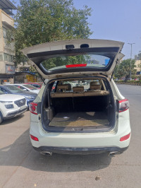 White Hyundai Santa Fe crdi 2 x 2 M.T