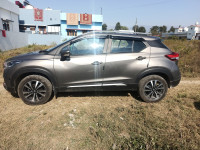 Grey Nissan Kicks 2022
