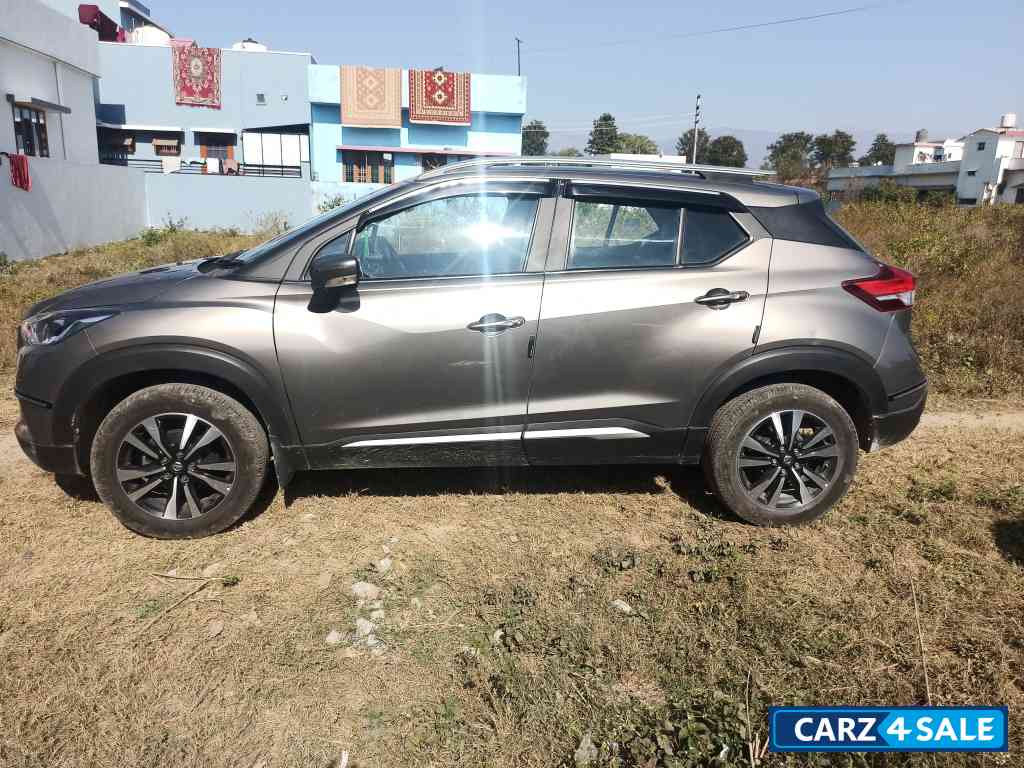 Grey Nissan Kicks 2022 Grey Nissan Kicks 2022