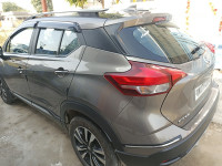Grey Nissan Kicks 2022