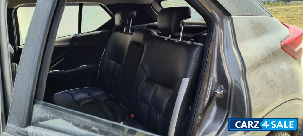 Grey Nissan Kicks 2022 Grey Nissan Kicks 2022