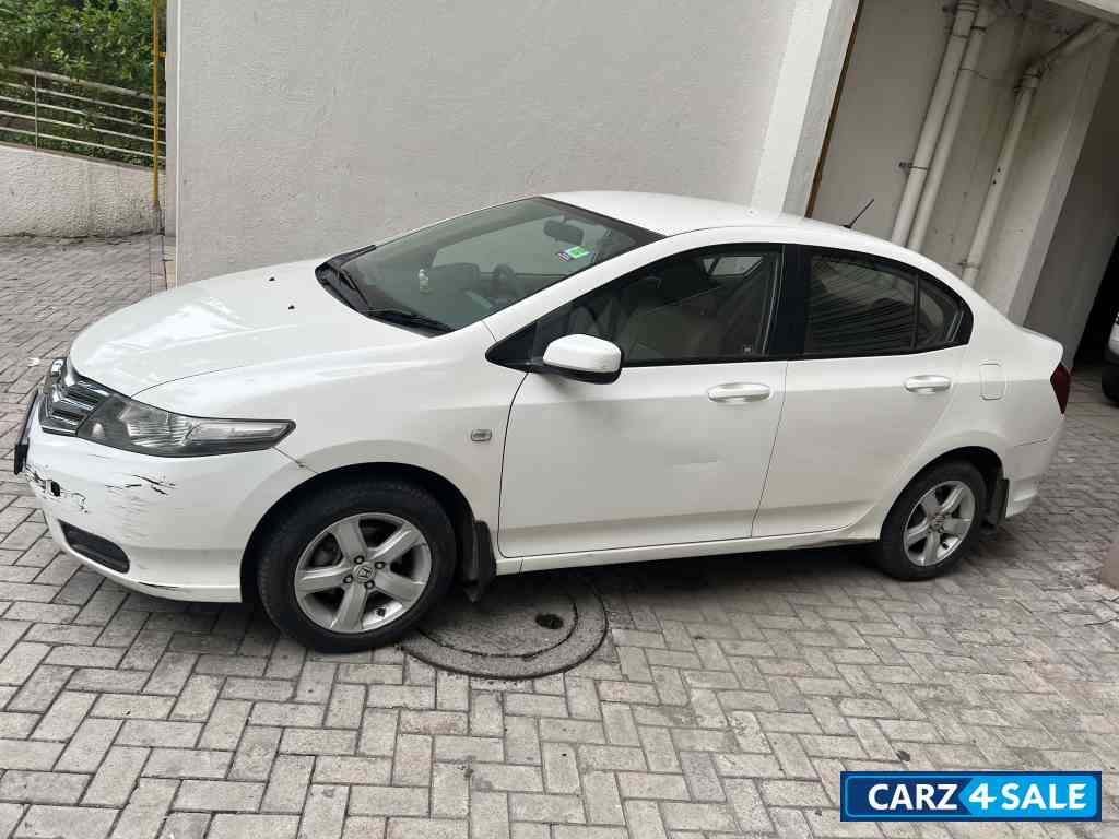 White Honda City SAT