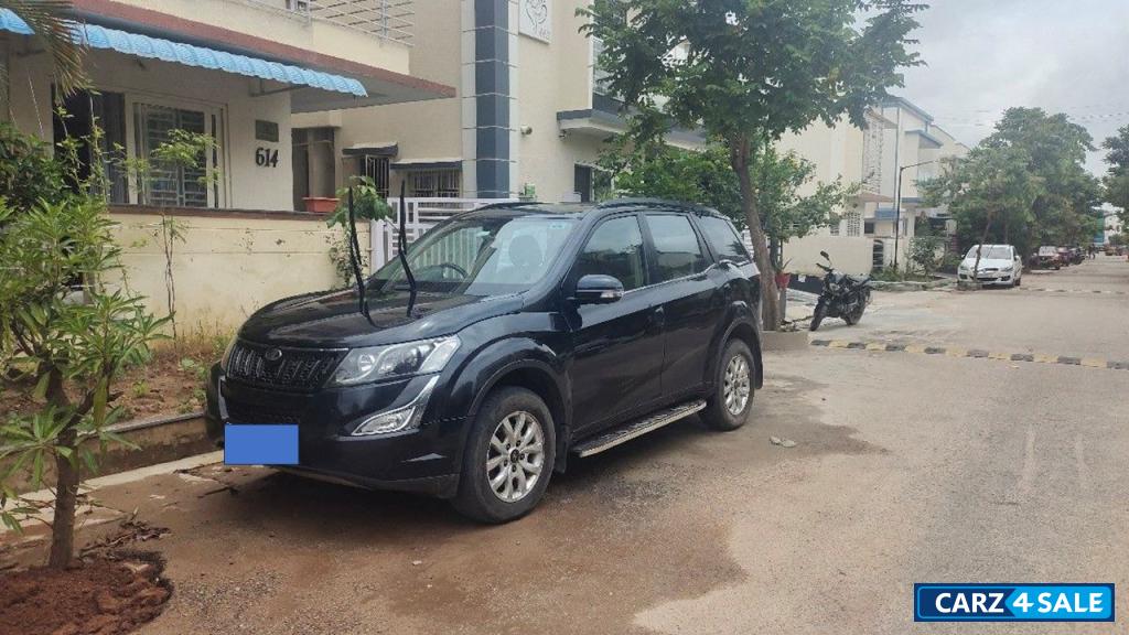 Black Mahindra XUV 500 w10