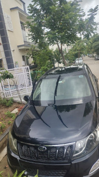 Black Mahindra XUV 500 w10