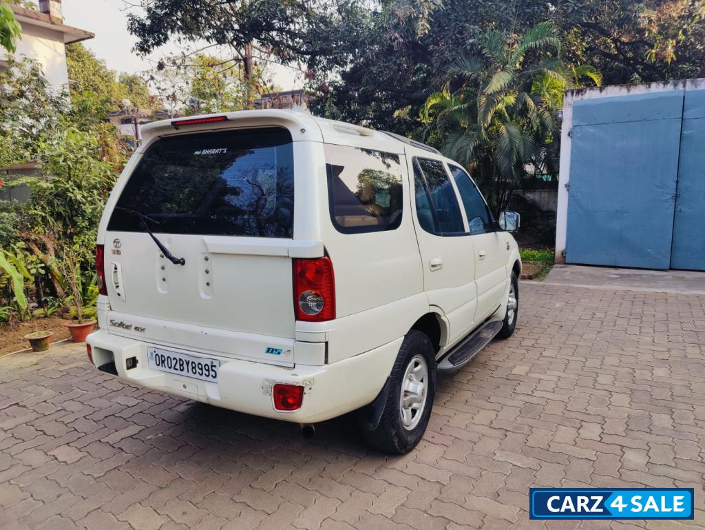 Pearl White Tata Safari EX BSIV 2.2 DICOR