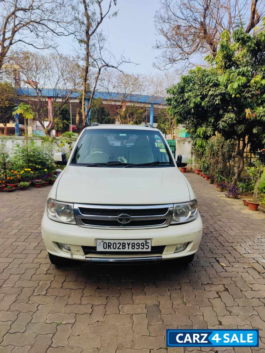 Pearl White Tata Safari EX BSIV 2.2 DICOR