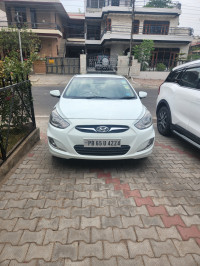 Hyundai Venue 1.6 CRDI SX(o) 2013 Model