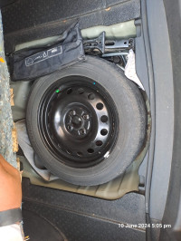 Phantom Brown Toyota Yaris V MT