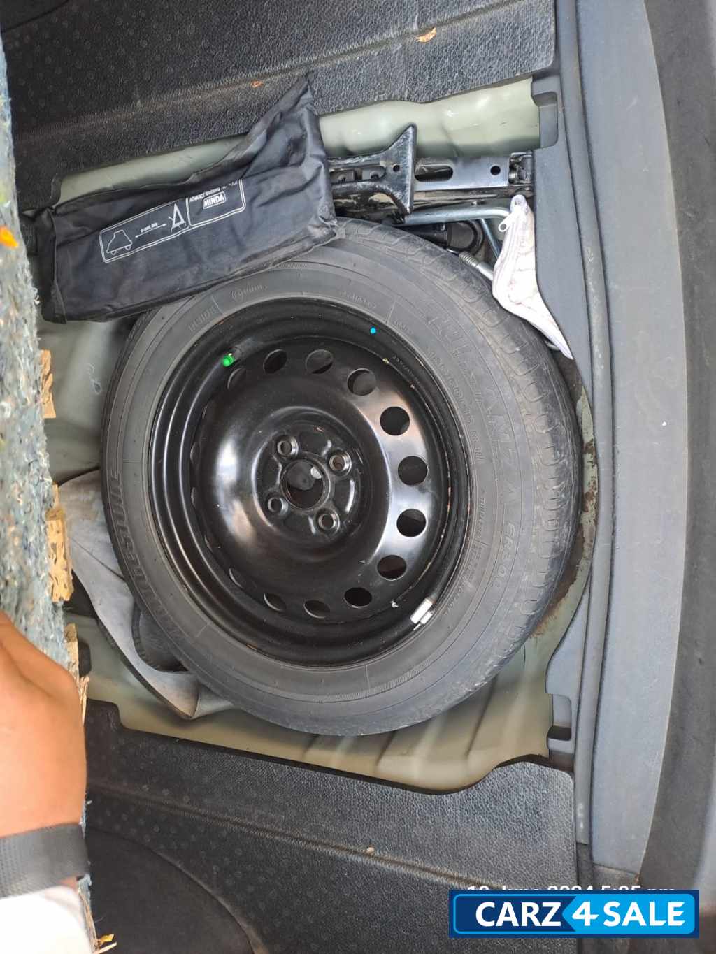 Phantom Brown Toyota Yaris V MT