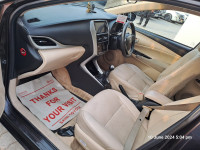 Phantom Brown Toyota Yaris V MT