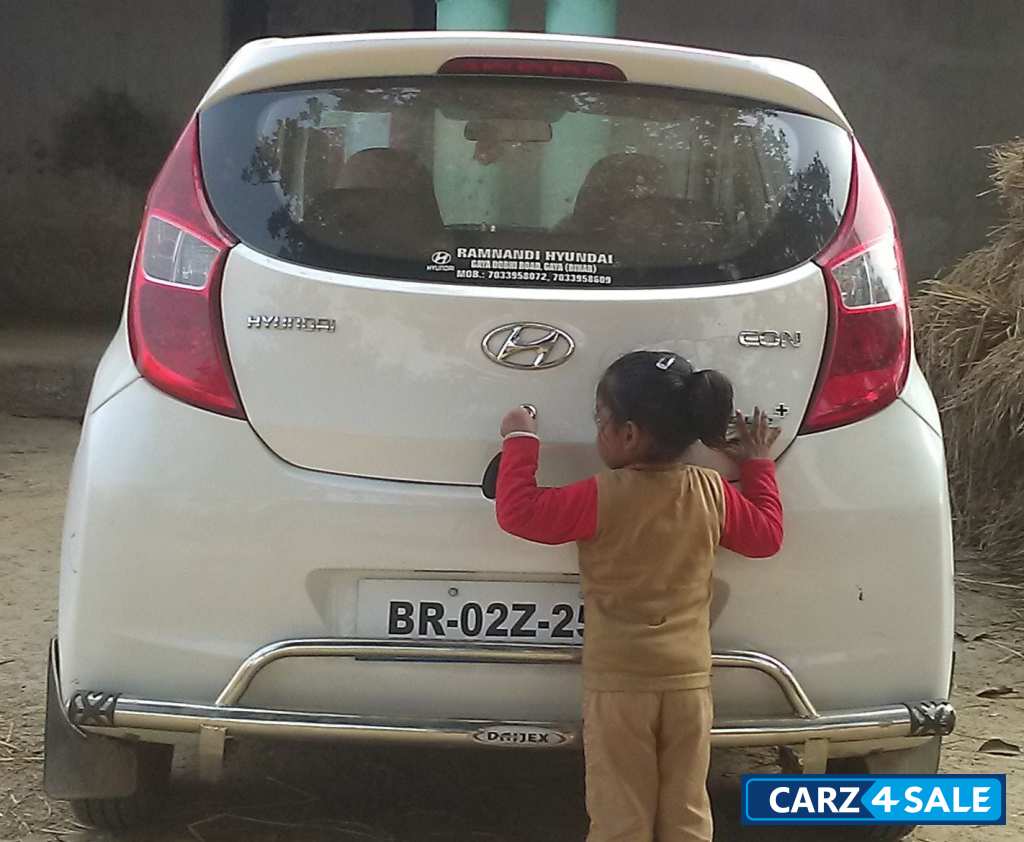 White Hyundai Eon Dilite Plus