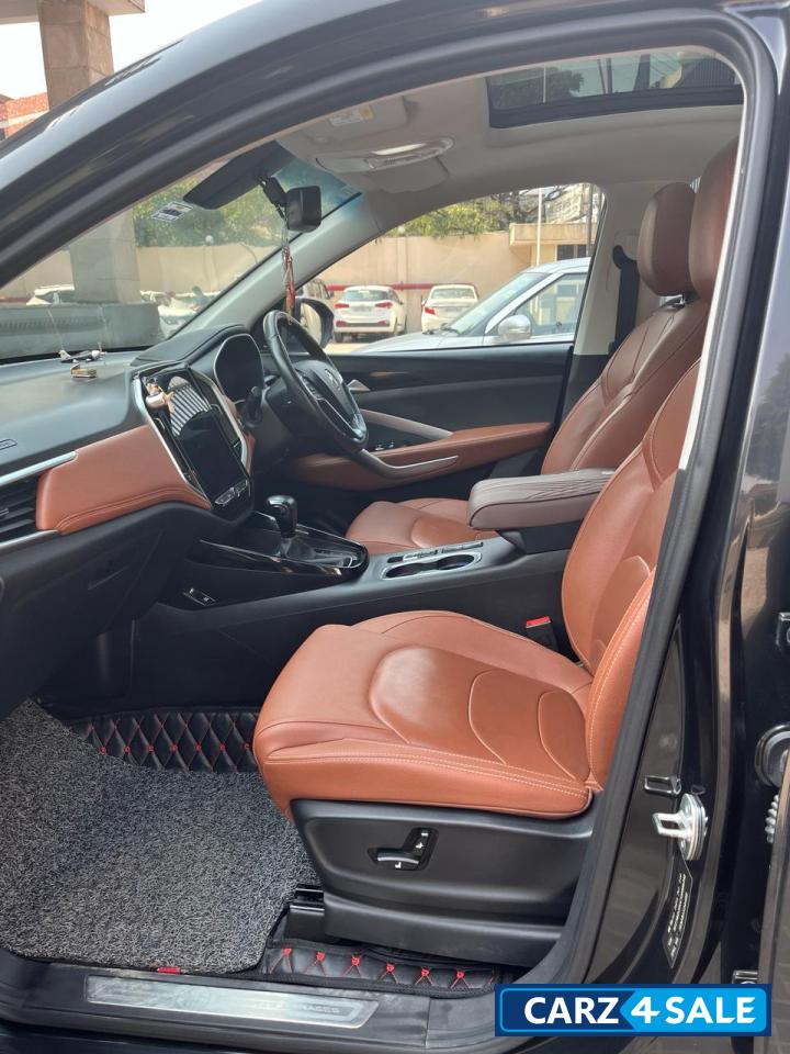 Black MG Hector Plus sharp cvt