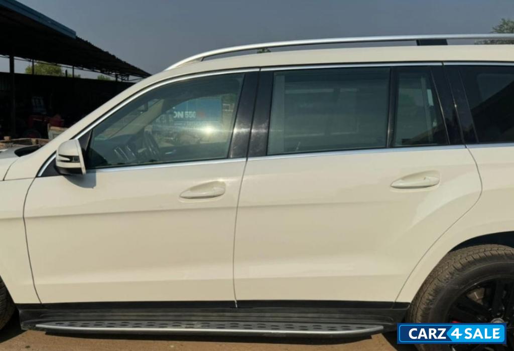 White Mercedes-Benz GL-Class 2015