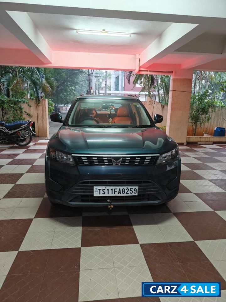 Aquamarine Mahindra XUV300 W6 AMT PETROL